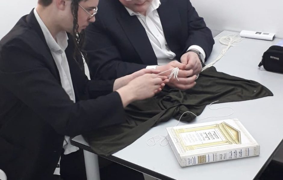 Students Tying IDF Tzitzit